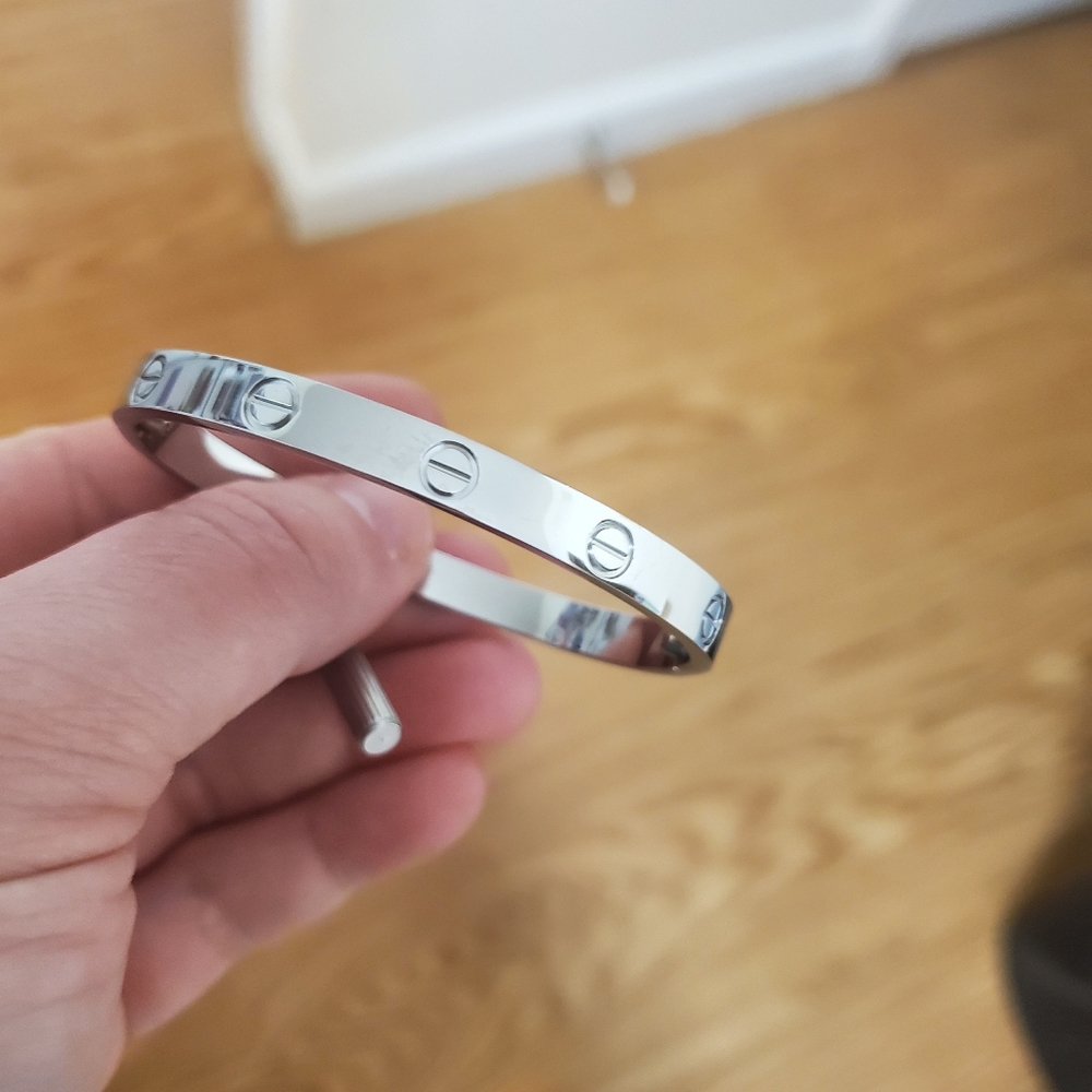Screw bracelet